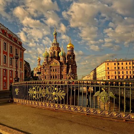 Griboedov House Bed & Breakfast Санкт Петербург Екстериор снимка